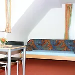 아파트 Apartmenthaus *